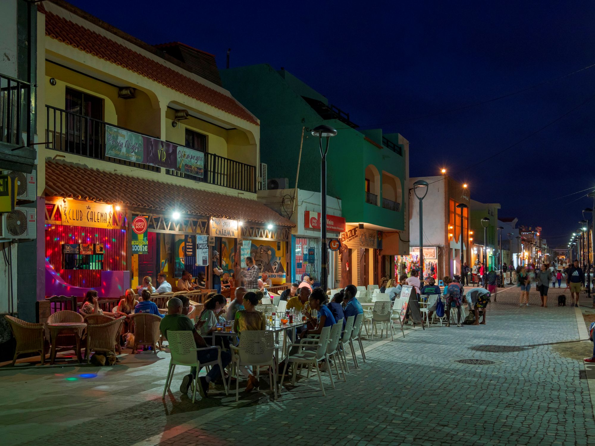 Rua 1 de Junho in the village Santa Maria.