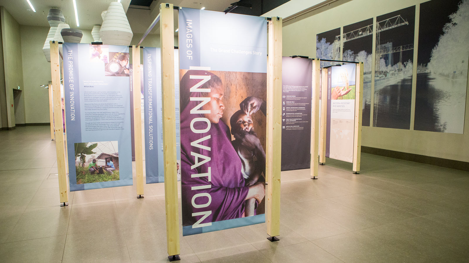 Informational displays in a public exhibition hall